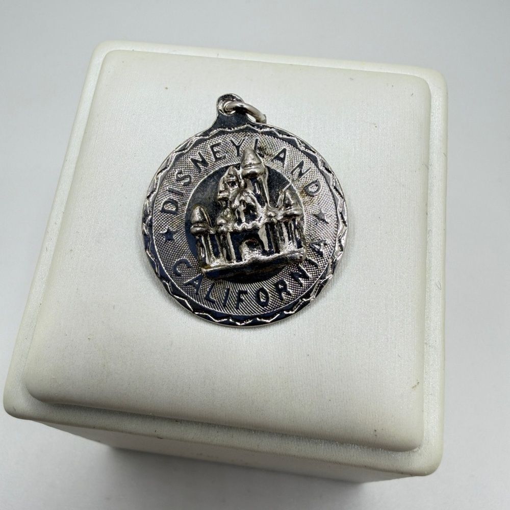 VTG 925 PLATED Disneyland California sterling silver charm/pendant w/ 3D castle!